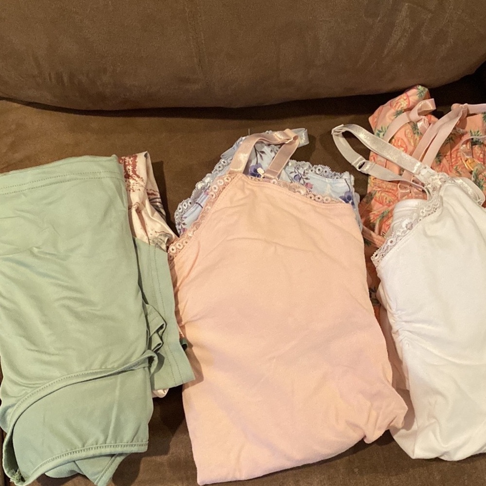 Bundle : Maternity pijamas and 4 nursing tops bundle